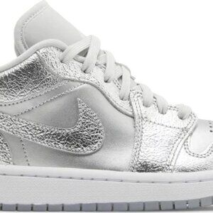 Air Jordan 1 Low SE Women’s Size 8 Metallic Silver